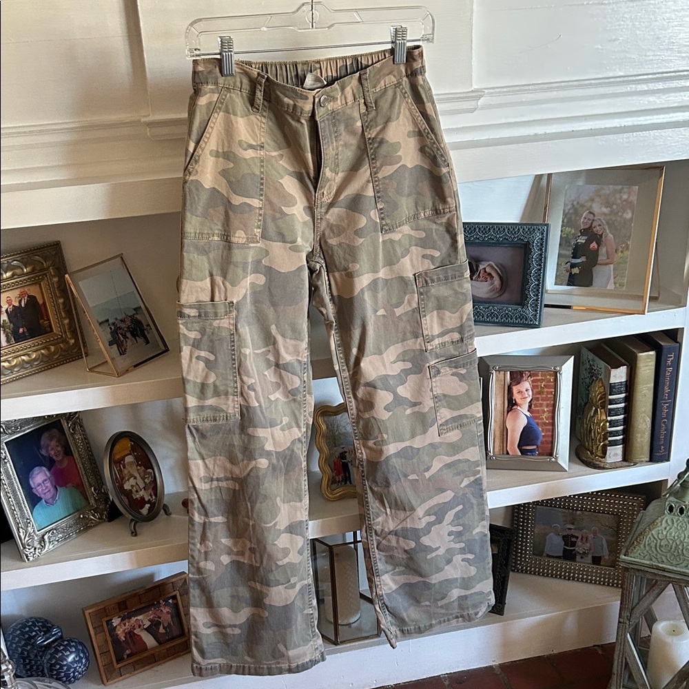 Women’s Camouflage Cargo Pants. No Boundaries
